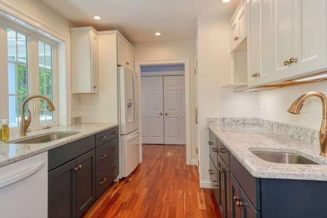 31 School St, Lunenburg, MA 01462
