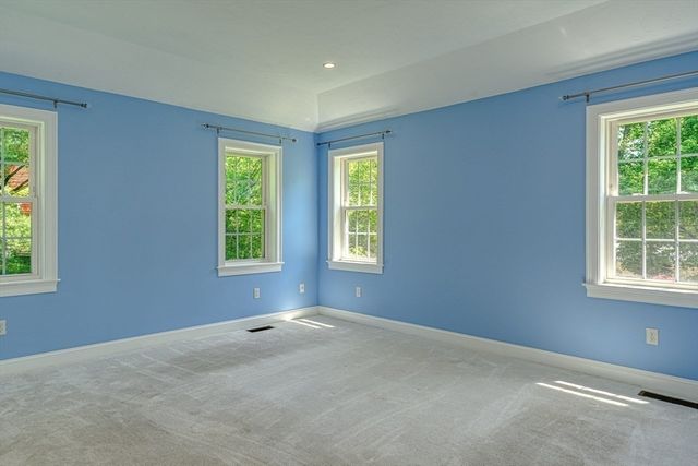 31 School St, Lunenburg, MA 01462