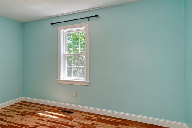 31 School St, Lunenburg, MA 01462