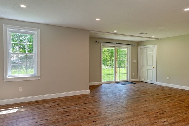 31 School St, Lunenburg, MA 01462