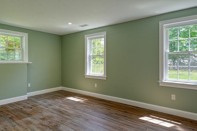 31 School St, Lunenburg, MA 01462