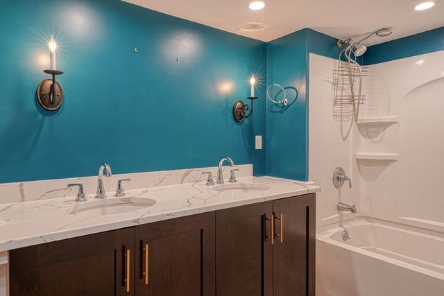 31 School St, Lunenburg, MA 01462