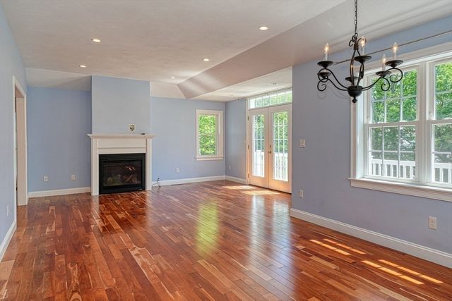 31 School St, Lunenburg, MA 01462