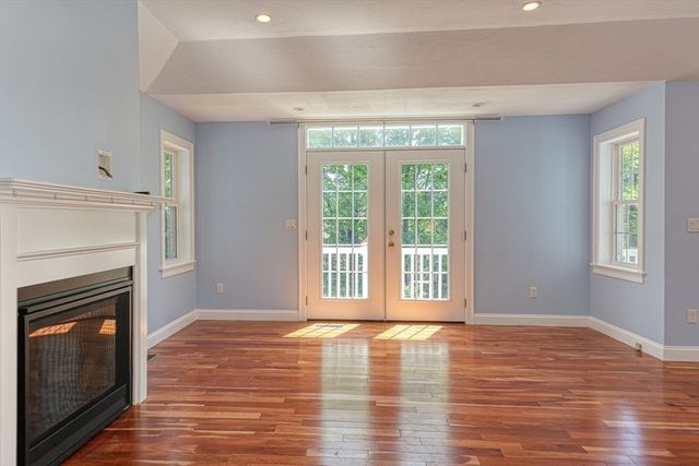 31 School St, Lunenburg, MA 01462