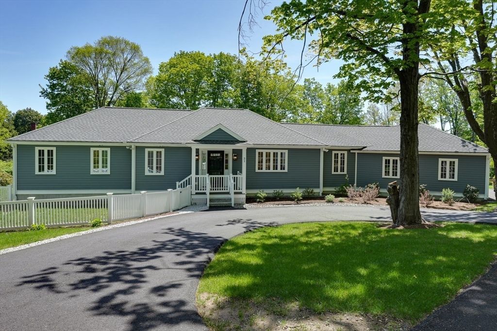 31 School St, Lunenburg, MA 01462