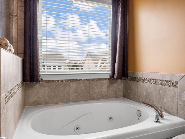 450 Bucklebury Road, Greer, SC 29651