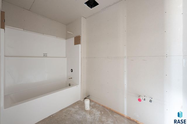 2305 S Red Oak Ave Avenue, Sioux Falls, SD 57110