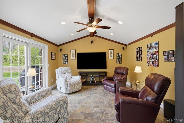 19559 Meadowbrook Road, Northville, MI 48167