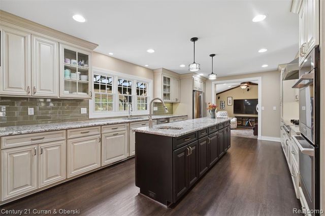 19559 Meadowbrook Road, Northville, MI 48167