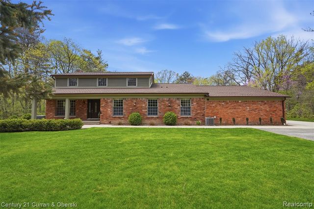19559 Meadowbrook Road, Northville, MI 48167