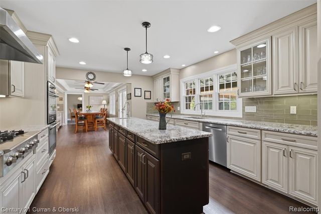 19559 Meadowbrook Road, Northville, MI 48167