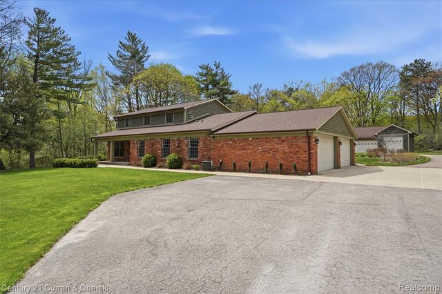 19559 Meadowbrook Road, Northville, MI 48167
