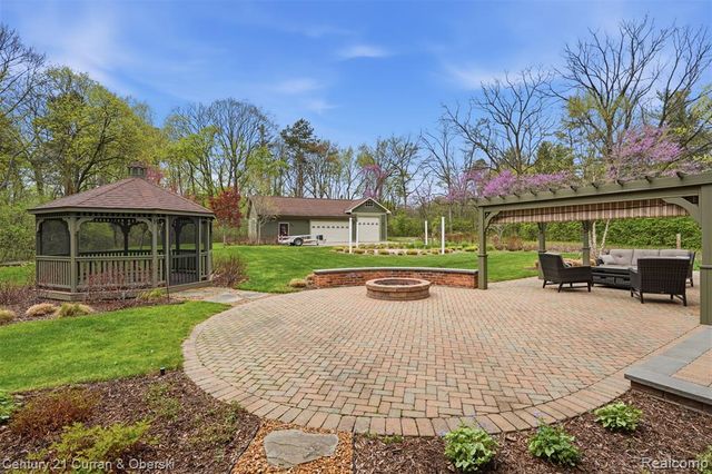 19559 Meadowbrook Road, Northville, MI 48167