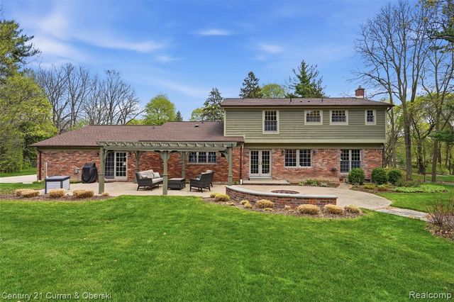 19559 Meadowbrook Road, Northville, MI 48167