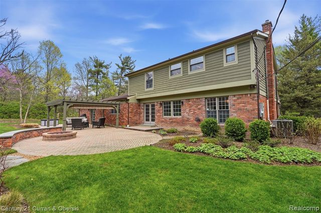 19559 Meadowbrook Road, Northville, MI 48167