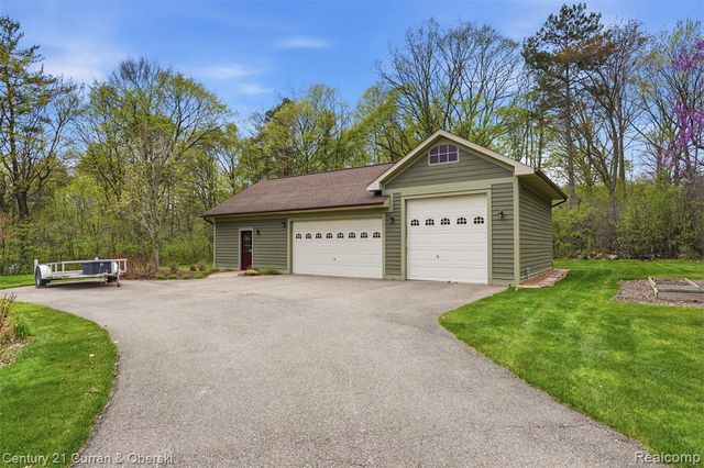19559 Meadowbrook Road, Northville, MI 48167