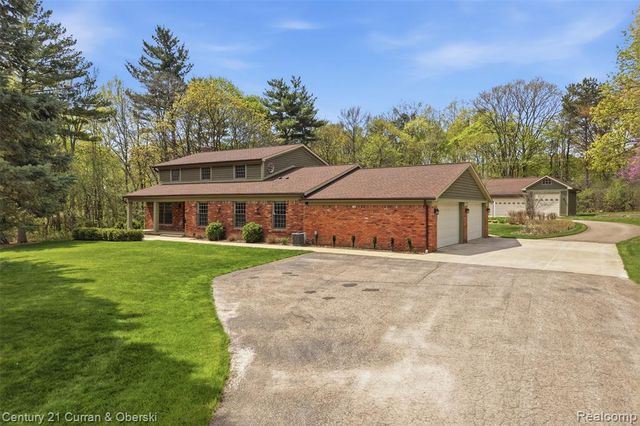 19559 Meadowbrook Road, Northville, MI 48167