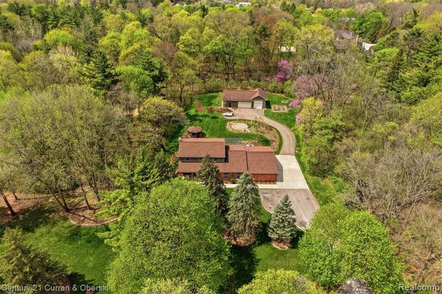 19559 Meadowbrook Road, Northville, MI 48167