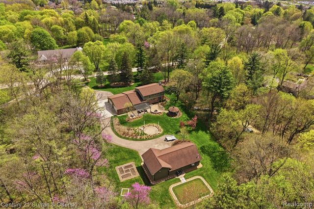 19559 Meadowbrook Road, Northville, MI 48167
