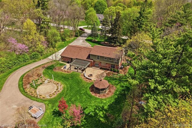 19559 Meadowbrook Road, Northville, MI 48167