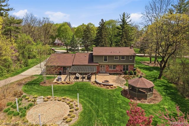 19559 Meadowbrook Road, Northville, MI 48167