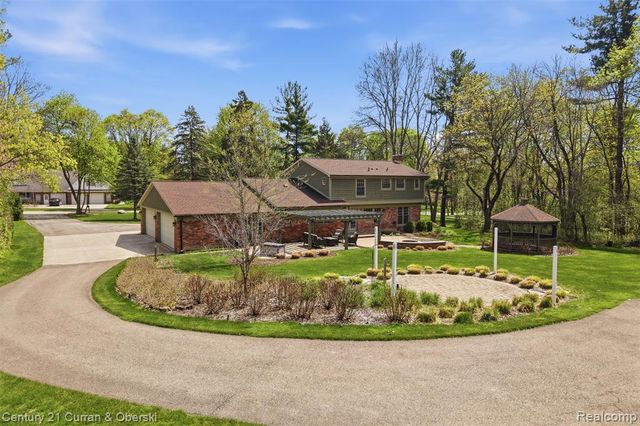 19559 Meadowbrook Road, Northville, MI 48167