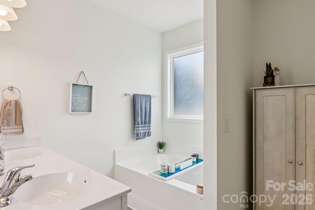 3 Montaugue Street, Arden, NC 28704