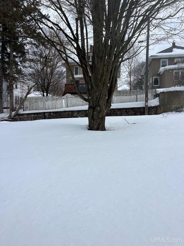 818 N Pine Street, Ishpeming, MI 49849