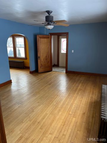 818 N Pine Street, Ishpeming, MI 49849