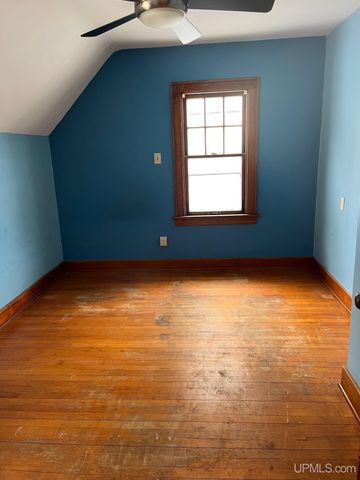 818 N Pine Street, Ishpeming, MI 49849