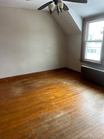 818 N Pine Street, Ishpeming, MI 49849