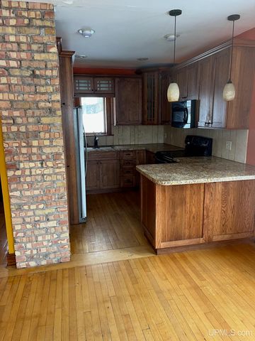 818 N Pine Street, Ishpeming, MI 49849