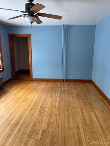 818 N Pine Street, Ishpeming, MI 49849