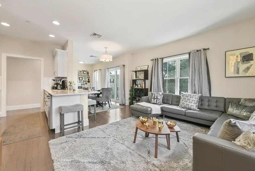 443 Essex St 204, Swampscott, MA 01907