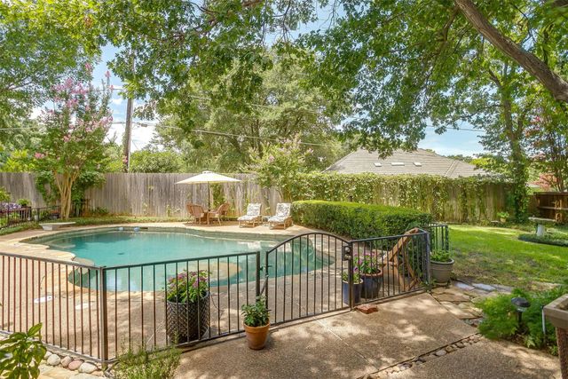 5004 Bridgewater Drive, Arlington, TX 76017