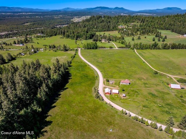 25024 N Derting Rd, Hayden, ID 83835