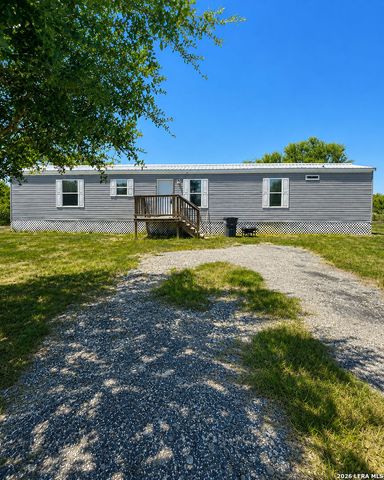 1685 County Road 5715, Natalia, TX 78059