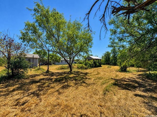 1685 County Road 5715, Natalia, TX 78059