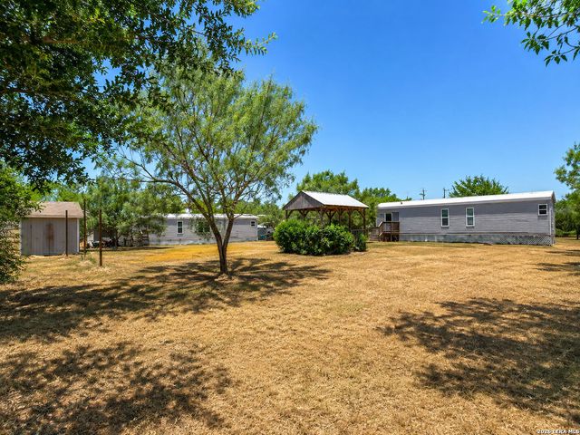 1685 County Road 5715, Natalia, TX 78059