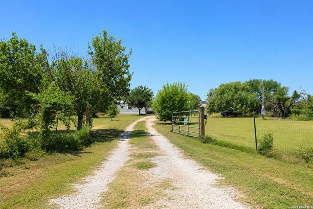 1685 County Road 5715, Natalia, TX 78059