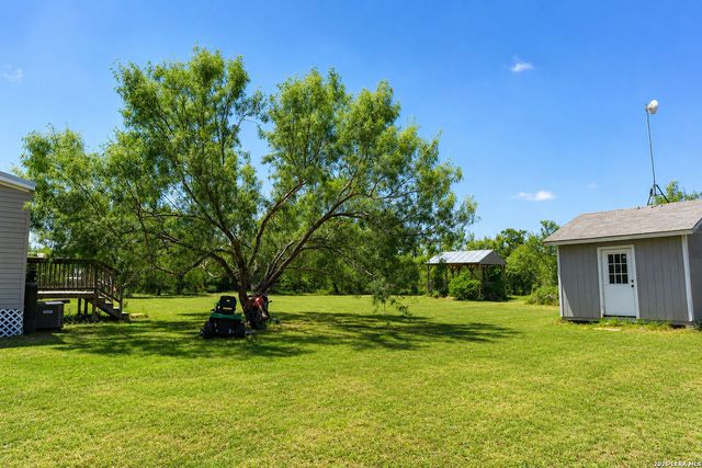 1685 County Road 5715, Natalia, TX 78059