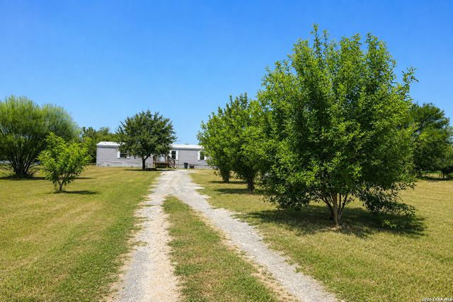 1685 County Road 5715, Natalia, TX 78059
