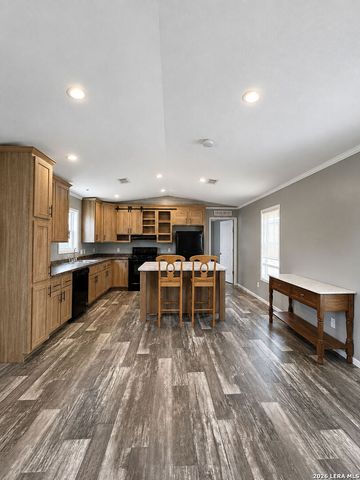 1685 County Road 5715, Natalia, TX 78059
