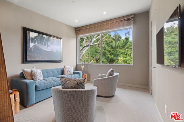 2207 Bowmont Drive, Beverly Hills, CA 90210