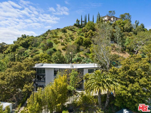 2207 Bowmont Drive, Beverly Hills, CA 90210