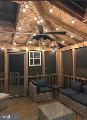 11671 FOX GLEN DR, Oakton, VA 22124