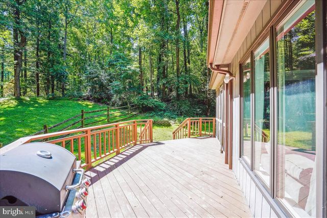 11671 FOX GLEN DR, Oakton, VA 22124