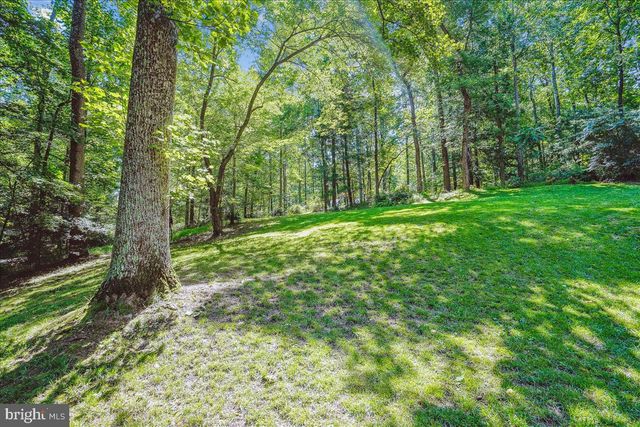 11671 FOX GLEN DR, Oakton, VA 22124