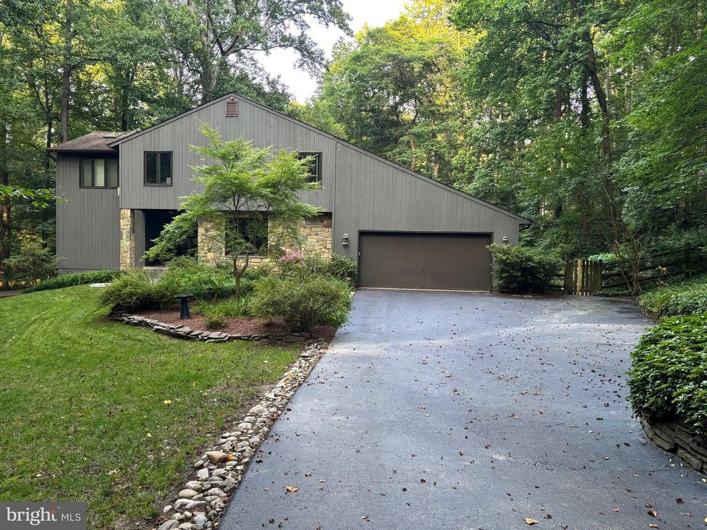 11671 FOX GLEN DR, Oakton, VA 22124