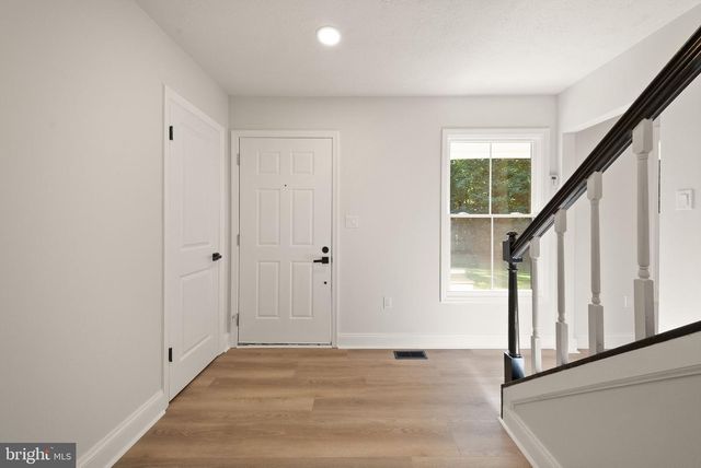 8106 MORNINGSIDE DR, Manassas, VA 20112